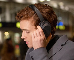 Sony WH-1000XM4 Fingertips